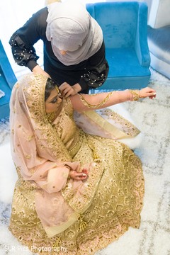 See this beautiful bride getting ready See this beautiful bride getting ready