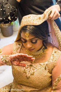 Gorgeous bride showing her mehndi Gorgeous bride showing her mehndi