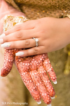 Muslim bride wearing the mehndi Muslim bride wearing the mehndi