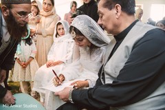 Maharani signing her wedding certificate. Maharani signing her wedding certificate.