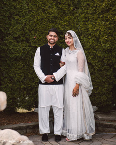 See this happy Indian couple on their ceremony outfits. See this happy Indian couple on their ceremony outfits.