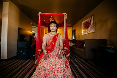 Maharani putting her ghoonghat on. Maharani putting her ghoonghat on.
