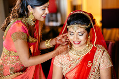 Incredible maharani putting her kundan set. Incredible maharani putting her kundan set.