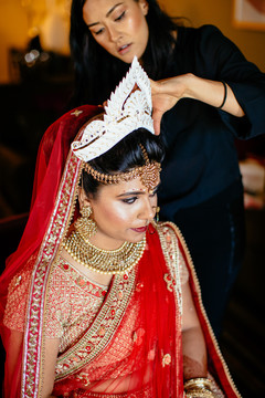 Maharani getting her bengali ceremony crown. Maharani getting her bengali ceremony crown.