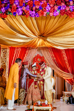 See this lovely Indian couple traditional wedding ceremony. See this lovely Indian couple traditional wedding ceremony.