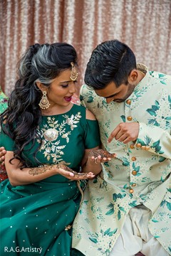 Maharani showing henna art to rajah. Maharani showing henna art to rajah.