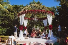Take a look at this traditional indian wedding ceremony. Take a look at this traditional indian wedding ceremony.
