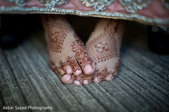 Marvelous Indian bridal mehndi art for feet. Marvelous Indian bridal mehndi art for feet.