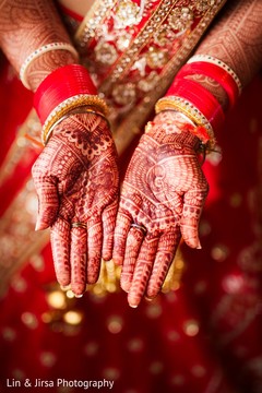 Maharani showing her mehndi design Maharani showing her mehndi design