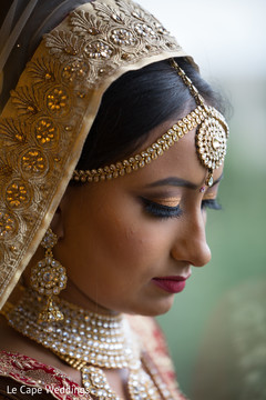 Maharani posing for pictures Maharani posing for pictures