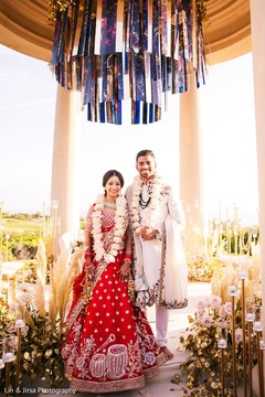 See this Indian couple at theri jaimala ritual. See this Indian couple at theri jaimala ritual.