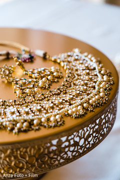 Stunning Indian bridal Kundan set. Stunning Indian bridal Kundan set.