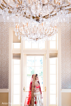 See this lovely Indian bride on her ceremony outfit. See this lovely Indian bride on her ceremony outfit.