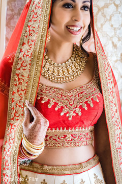 Stunning maharani's ceremony fashion. Stunning maharani's ceremony fashion.