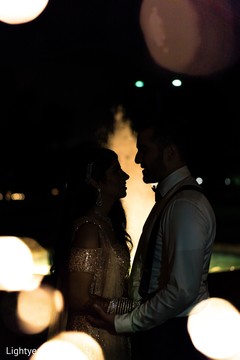 Gorgeous photo of the newlyweds Gorgeous photo of the newlyweds