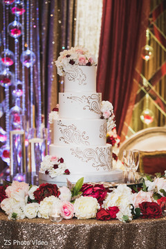 Magnificent floral wedding cake. Magnificent floral wedding cake.