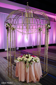 Delightful indian couple's reception table decor Delightful indian couple's reception table decor