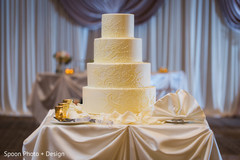 Stunning three-tier wedding cake. Stunning three-tier wedding cake.