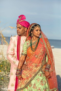 See this amazing couple posing by the ocean See this amazing couple posing by the ocean