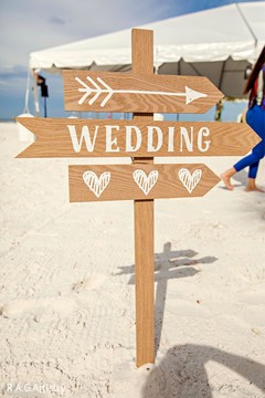 Sign to guide the guests Sign to guide the guests