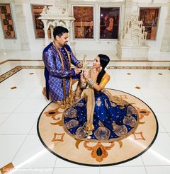 Incredible posture of Indian lovebirds holding dandiya sticks. Incredible posture of Indian lovebirds holding dandiya sticks.