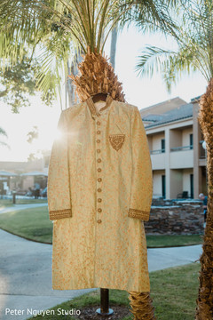 Indian groom's wedding outfit Indian groom's wedding outfit
