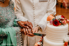 Newlyweds cutting the cake Newlyweds cutting the cake