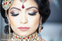 Marvelous Indian bride makeup and jewelry Marvelous Indian bride makeup and jewelry