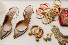 Perfect Indian bridal shoes and jewelry. Perfect Indian bridal shoes and jewelry.