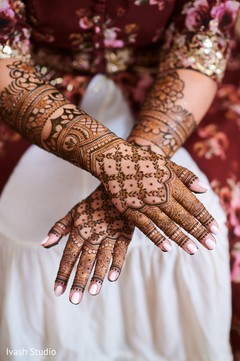 Enchanting mehndi design. Enchanting mehndi design.