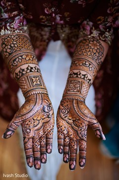 Enchanting bridal mehndi art. Enchanting bridal mehndi art.