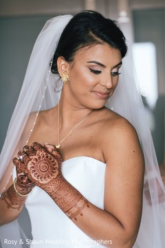 Delightful Delightful Indian bride mehndi art.Indian bride mehndi art. Delightful Delightful Indian bride mehndi art.Indian bride mehndi art.