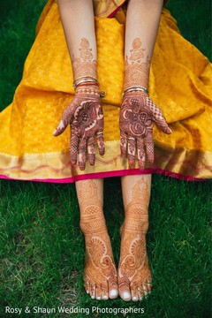 Stunning Indian bridal mehndi design. Stunning Indian bridal mehndi design.