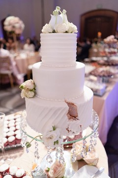 Elegant Indian wedding cake decor. Elegant Indian wedding cake decor.