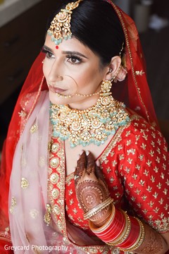 Enchanting Indian bridal ceremony look. Enchanting Indian bridal ceremony look.