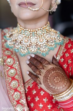 Stunning Indian bride polki necklace capture. Stunning Indian bride polki necklace capture.