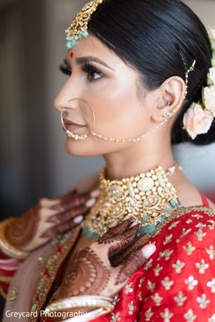 Maharani holding her Polki necklace choker. Maharani holding her Polki necklace choker.