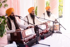 Marvelous indian wedding live music and singers capture. Marvelous indian wedding live music and singers capture.