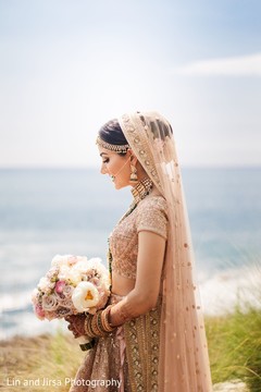 See this gorgeous indian bride. See this gorgeous indian bride.