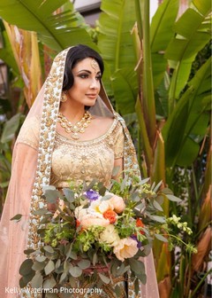 Incredible maharani's ceremony fashion. Incredible maharani's ceremony fashion.