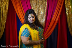 Maharani posing for pictures Maharani posing for pictures