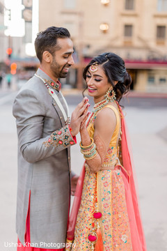See this perfect Indian couple. See this perfect Indian couple.