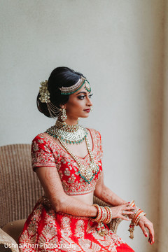 Maharani with her Polki necklace choker, matha patti and chooras. Maharani with her Polki necklace choker, matha patti and chooras.