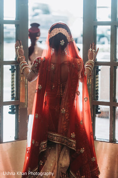 Maharani on her way to meet her maharaja. Maharani on her way to meet her maharaja.