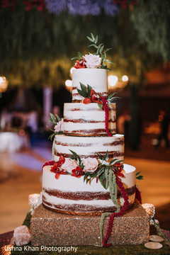Magnificent Indian wedding reception cake decor. Magnificent Indian wedding reception cake decor.