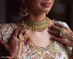 Indian bride's jewelry Indian bride's jewelry