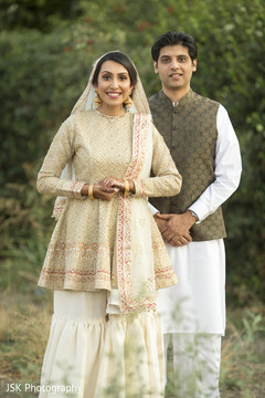 Elegant Indian bride and groom's wedding ceremony fashion Elegant Indian bride and groom's wedding ceremony fashion
