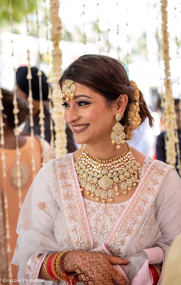 Indian bride looking absolutely dazzling