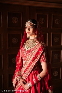 See this gorgeous Indian bride posing See this gorgeous Indian bride posing