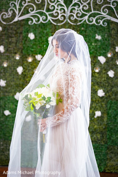 Astonishing indian bride's wedding outfit Astonishing indian bride's wedding outfit